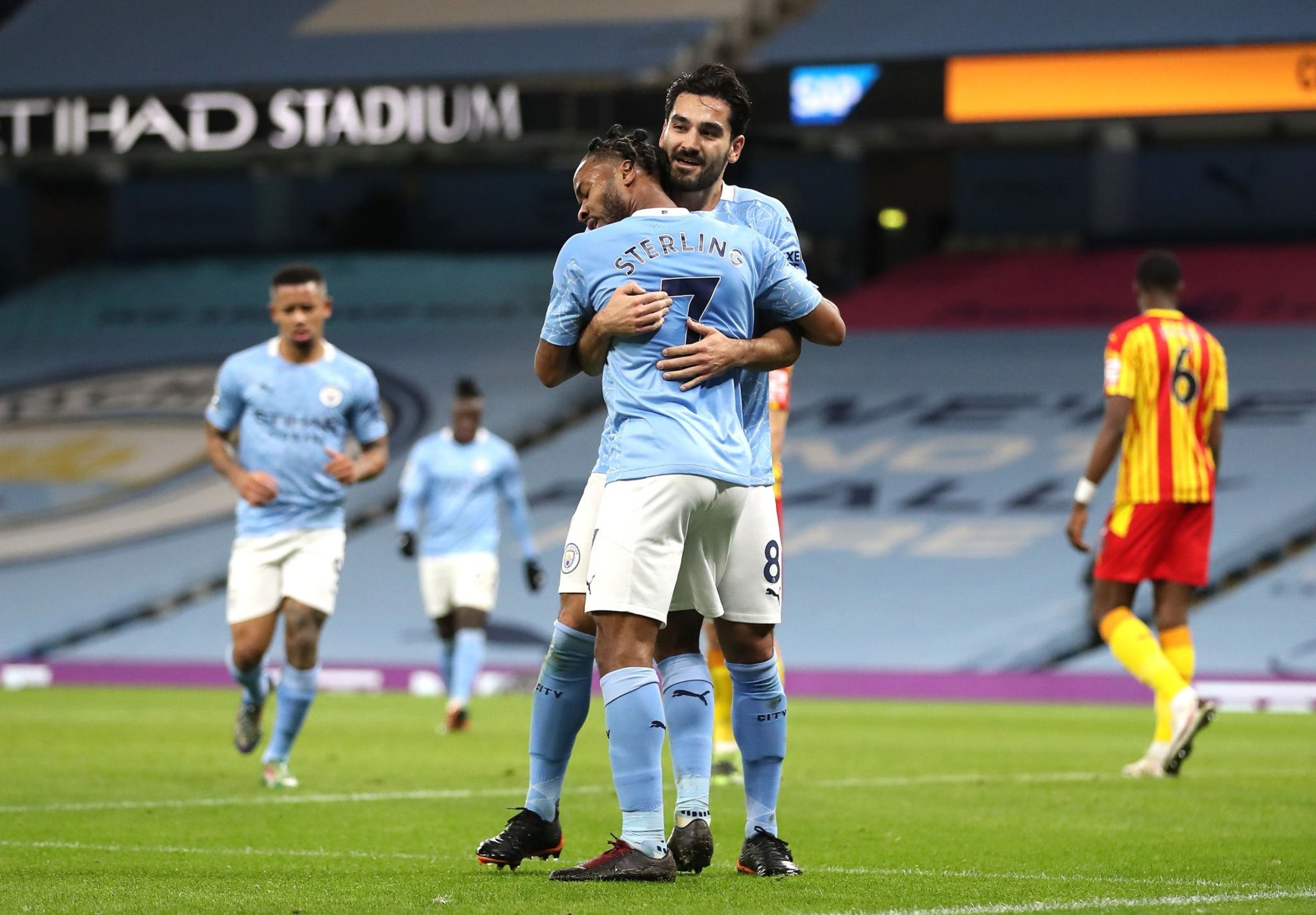 也更吸引点 也更吸引点